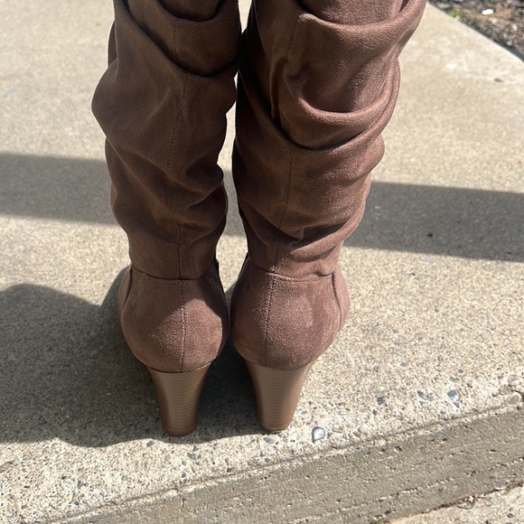 Tan suede high boots - Picture 4 of 8